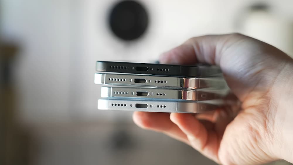 iphone 15 mockup machine focus 1