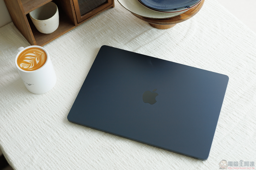 15寸M2 MacBook Air开箱体验：有那么一点点Pro -榜哥