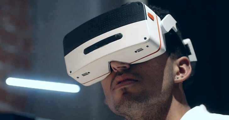 在虚拟世界中写程序？ 第一款搭载Intel i7的Linux头戴显示型VR电脑 ，预计今年Q4发售
