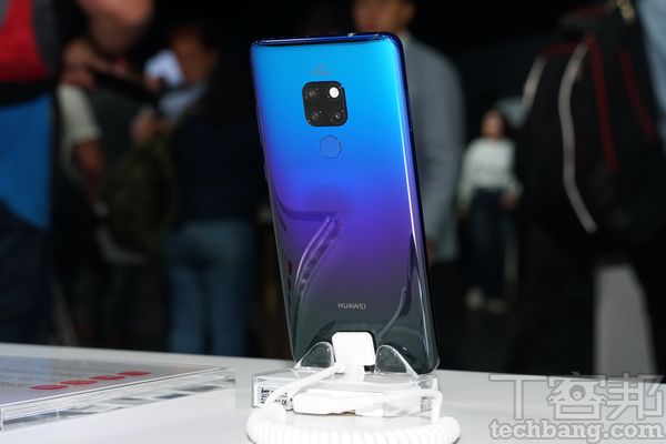 华为 Mate 20 Pro 华为在鼎盛时期快充技术发展很快，在当年属快充技术领头羊。