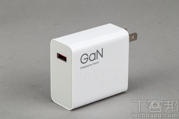 现有的120W充电器 小米目前采用的120W充电器也是GaN充电器，体积比不少笔记本用充电器还小，不过充电功率超高。