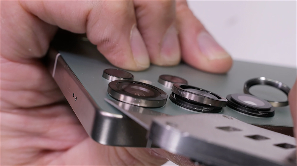 三星 Galaxy S25 Ultra 的镜头环竟然是“假的”？ 你没看错 - 榜哥