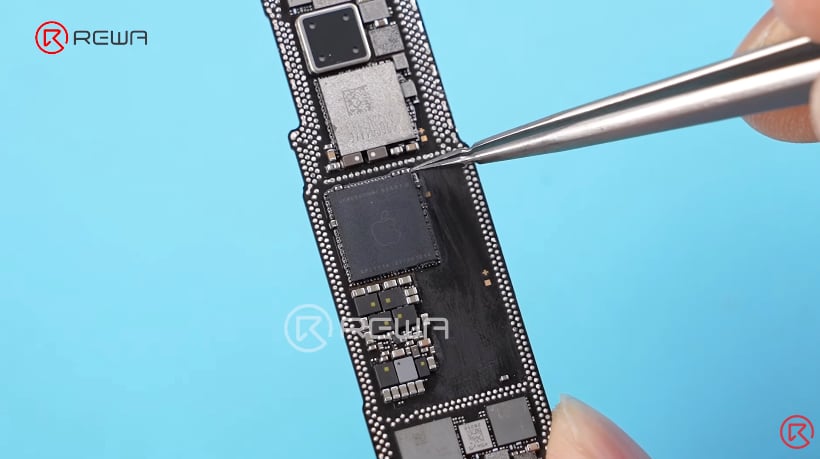 iOS iPhone 16e iPhone 16e 拆解