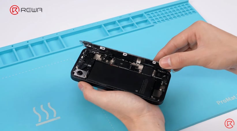 iOS iPhone 16e iPhone 16e 拆解