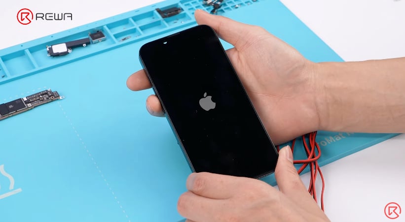 iOS iPhone 16e iPhone 16e 拆解