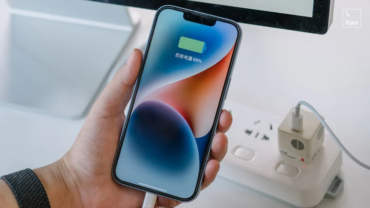 iPhone 14 开箱体验：iPhone 13 的躯壳，向 Pro 看齐的核心效能 第14张