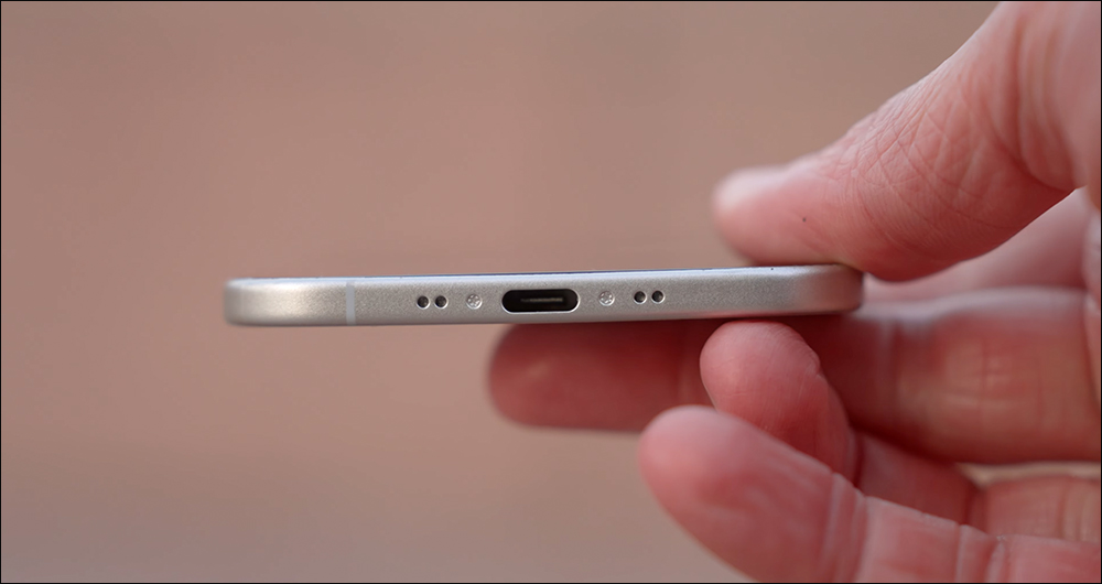 iPhone 17 全系列更多动手玩视频曝光， iPhone 17 Air 5.5mm 极限厚度挑战结构极限 - 榜哥