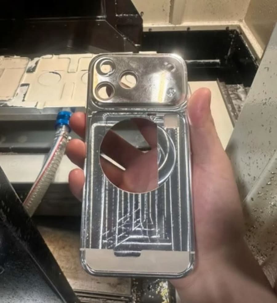 苹果代工厂流出iPhone 17 Pro铝合金机壳揭开全新设计
