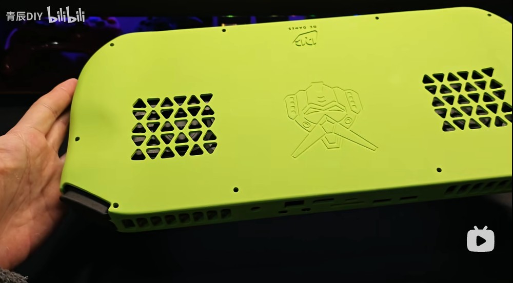 玩家自制12.5寸4K游戏掌机，搭载RTX 4090笔记本GPU+i9-14900HX超猛规格-榜哥