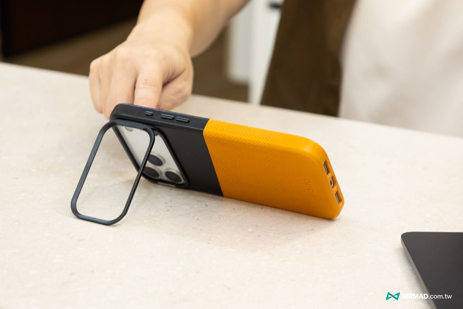 alto Metro 与 Herring iPhone 17 磁吸皮革手机壳开箱与评价3