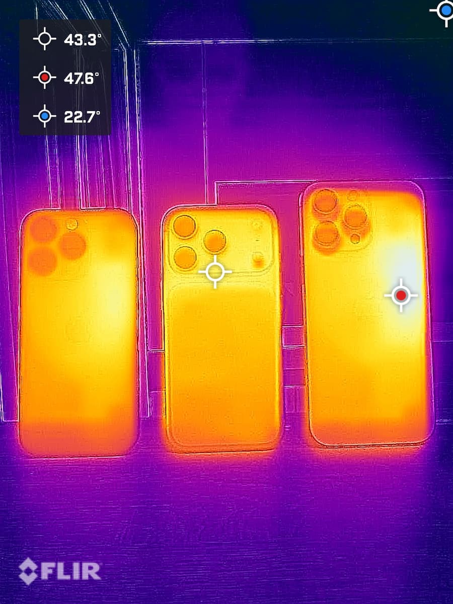 左 iPhone 16 Pro、中间 iPhone 17 Pro、右图 iPhone 16 Pro Max