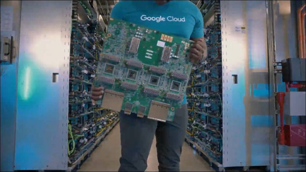 为降本增效，OpenAI 开始使用 谷歌 Cloud 的 TPU AI 云服务 - 