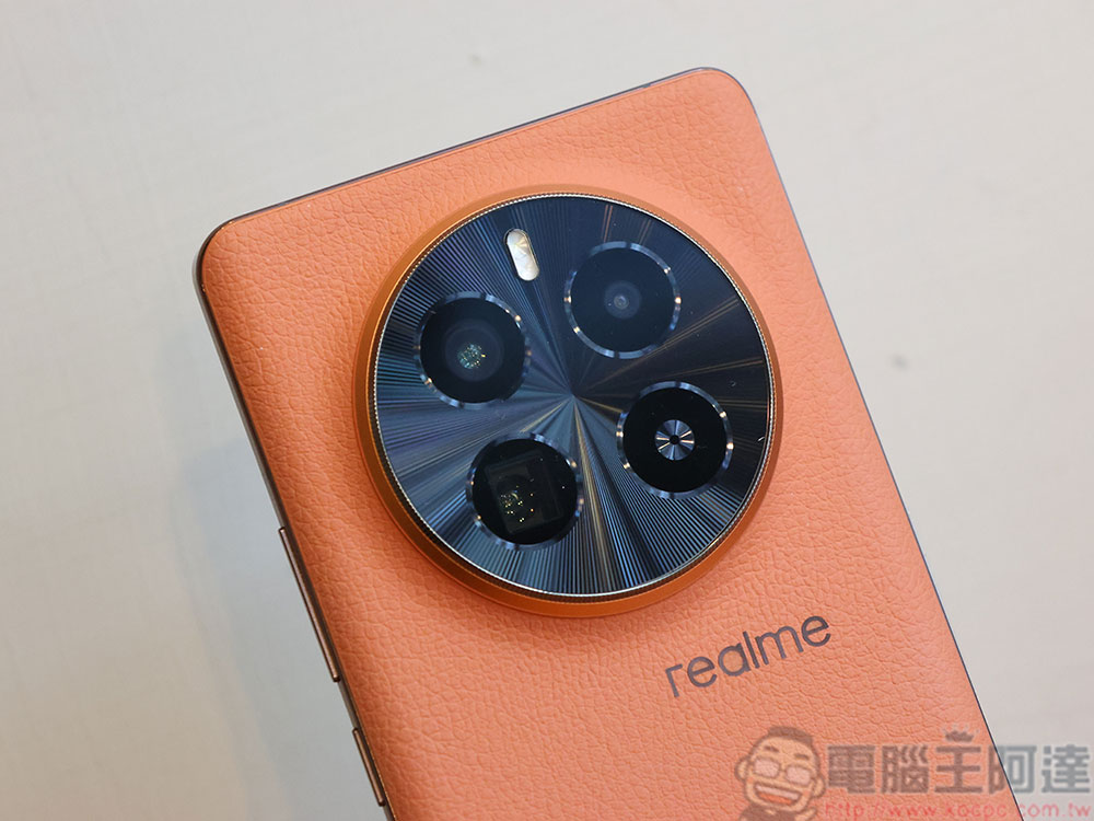 realme GT5 Pro 越级登场实机动眼看，正式宣告进入潜望长焦影像时代 - 榜哥