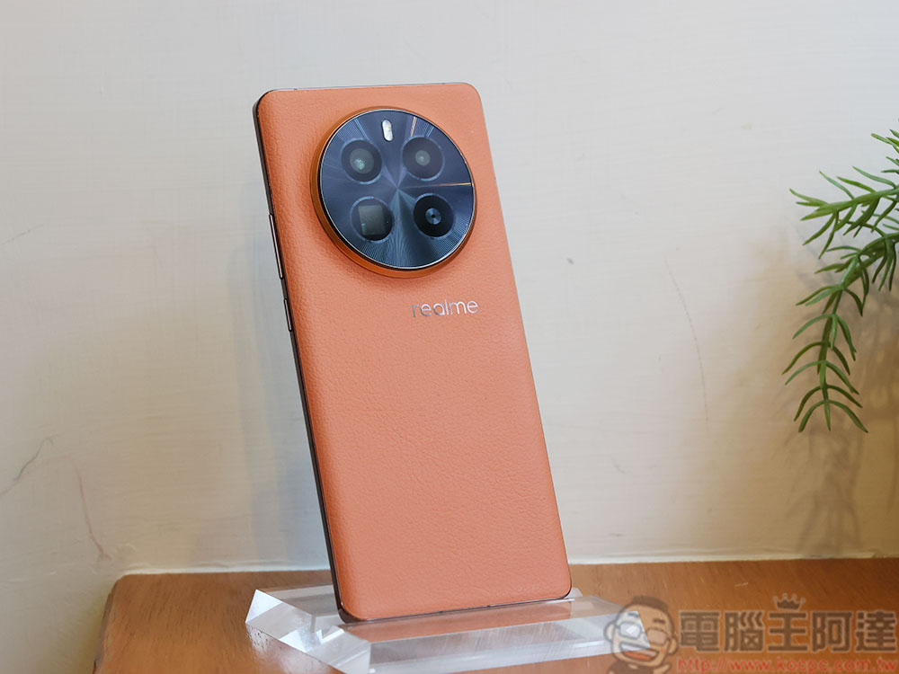 realme GT5 Pro 越级登场实机动眼看，正式宣告进入潜望长焦影像时代 - 榜哥
