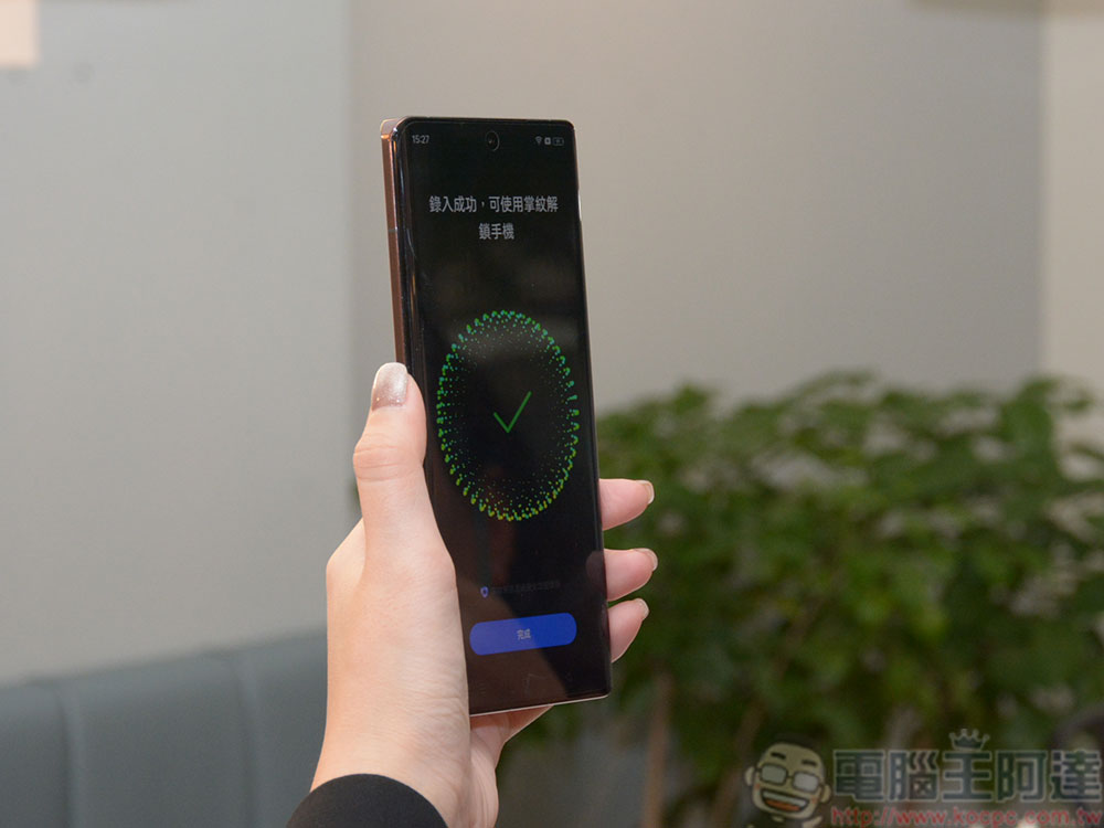 realme GT5 Pro 越级登场实机动眼看，正式宣告进入潜望长焦影像时代 - 榜哥