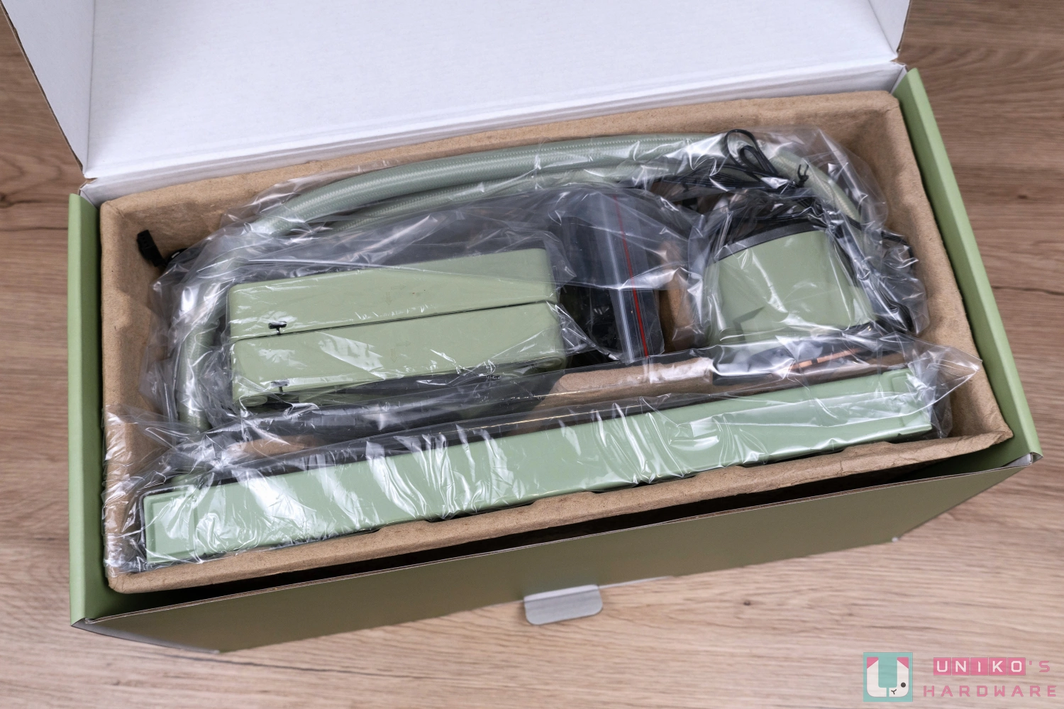 Thermaltake TH280 V2 ARGB Sync 抹茶绿一体式水冷散热器开箱评测