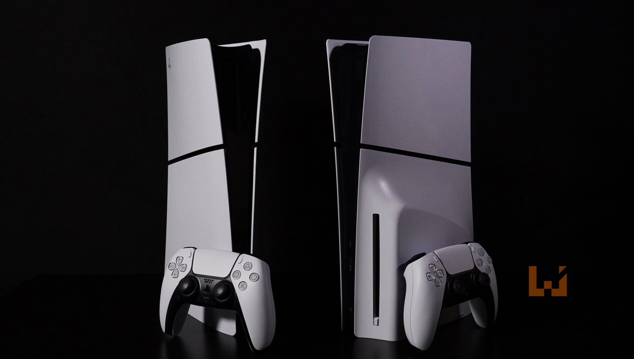 PS5 SLIM开箱：外壳重新设计，体积比原版减少30%