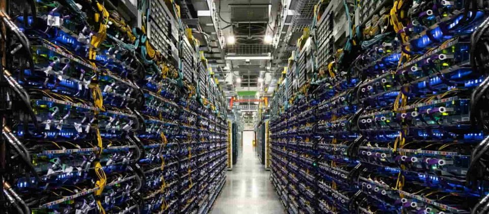 Google公布Cloud TPU v4 AI芯片技术，号称效能更快、更节能