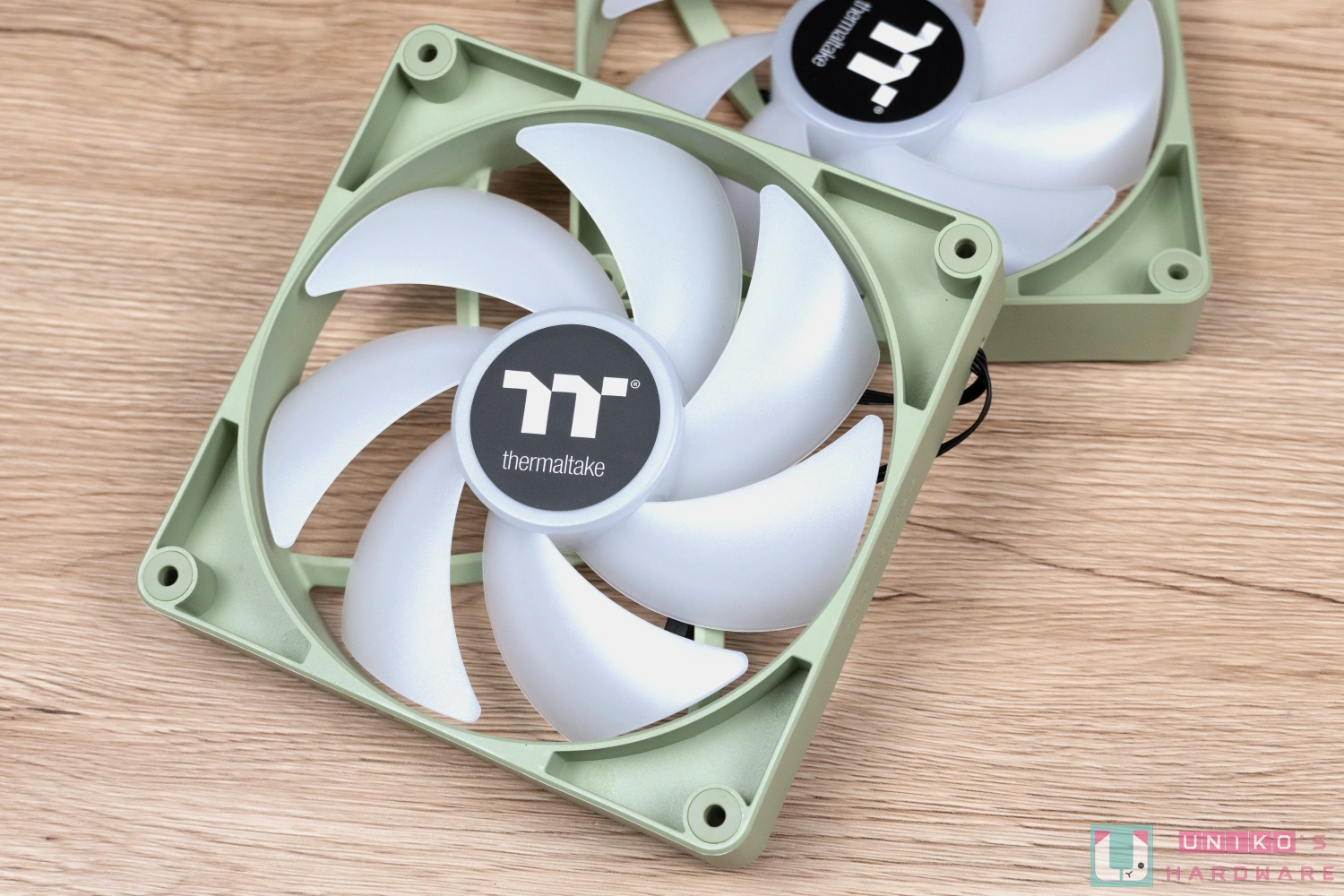 Thermaltake TH280 V2 ARGB Sync 抹茶绿一体式水冷散热器开箱评测