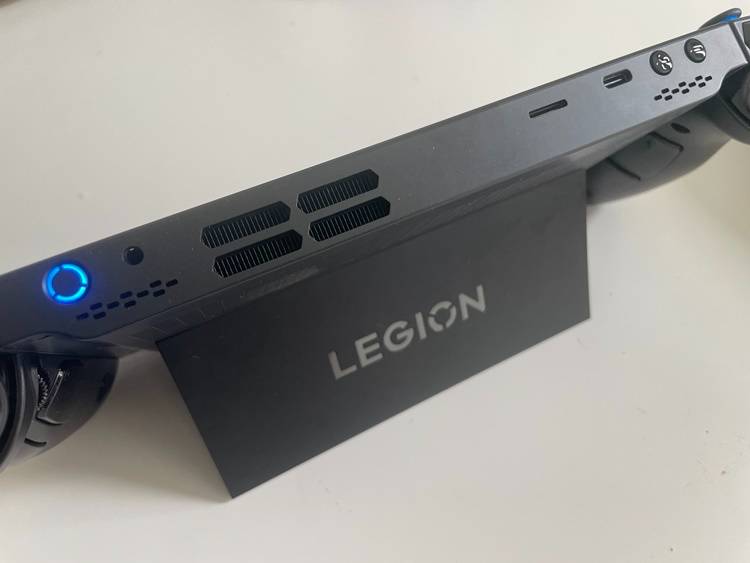 Lenovo Legion Go 测评：一款不错的大型 PC 游戏手持设备，但是……