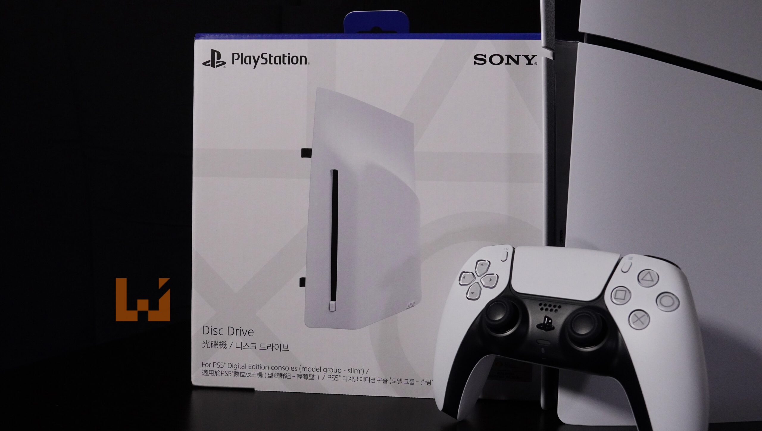 PS5 SLIM开箱：外壳重新设计，体积比原版减少30%