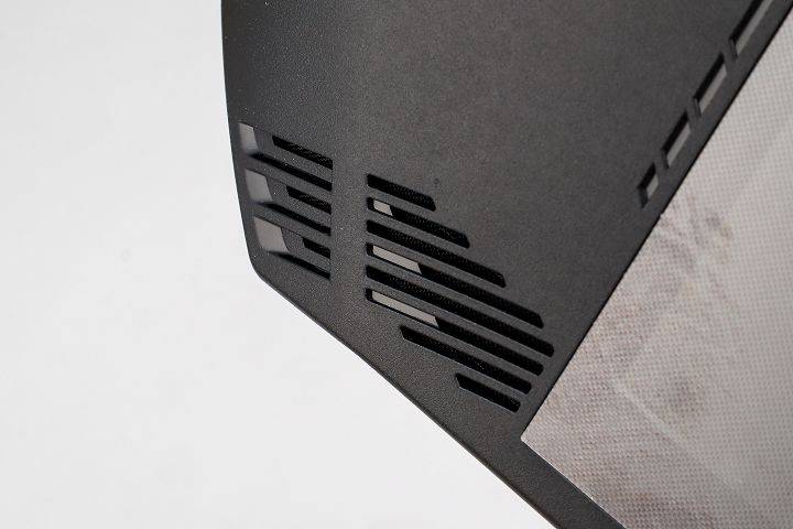 采取前置双声道扬声器设计，音量及音质表现不俗。