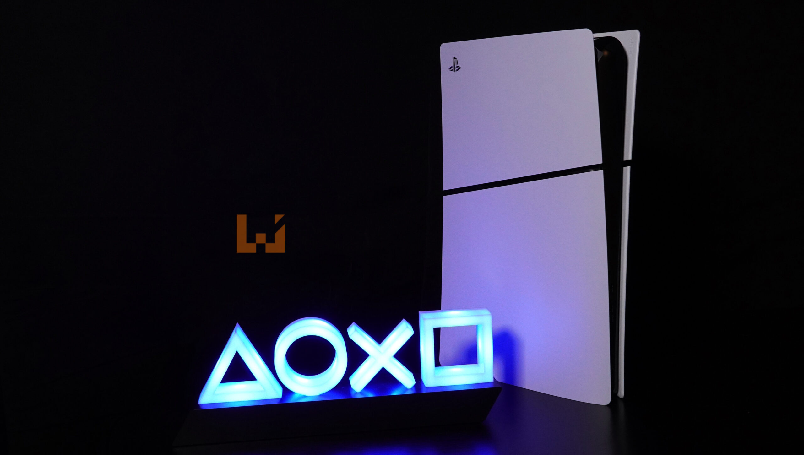PS5 SLIM开箱：外壳重新设计，体积比原版减少30%