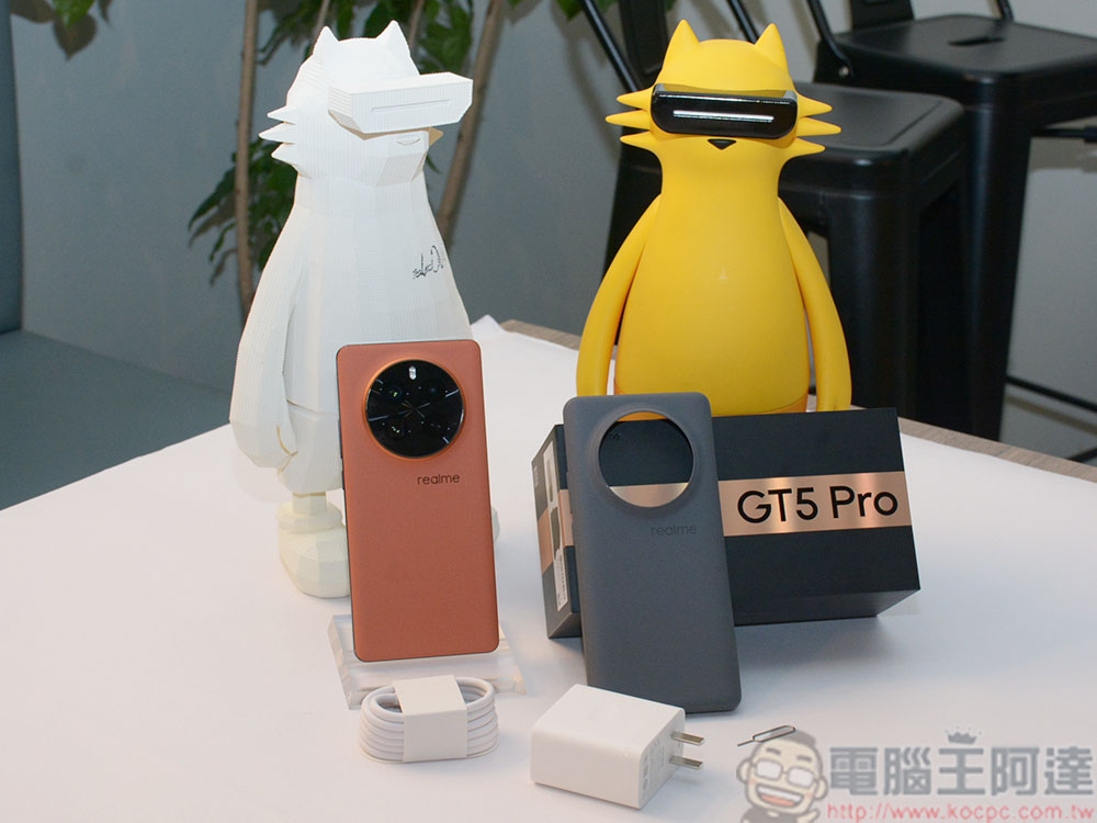 realme GT5 Pro 越级登场实机动眼看，正式宣告进入潜望长焦影像时代 - 榜哥